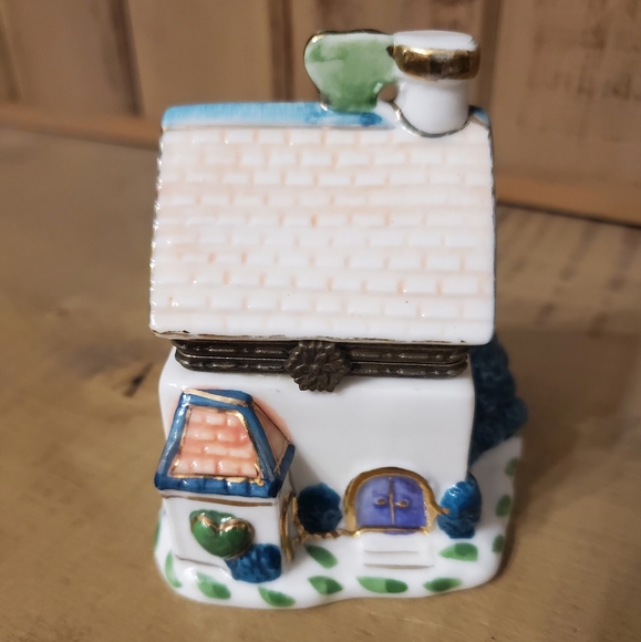 Cottage House Hinged Trinket Box - Picture 2 of 12